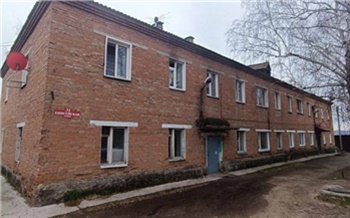 В администрации Минусинска женщине незаконно сдали квартиру, предназначенную для детей-сирот